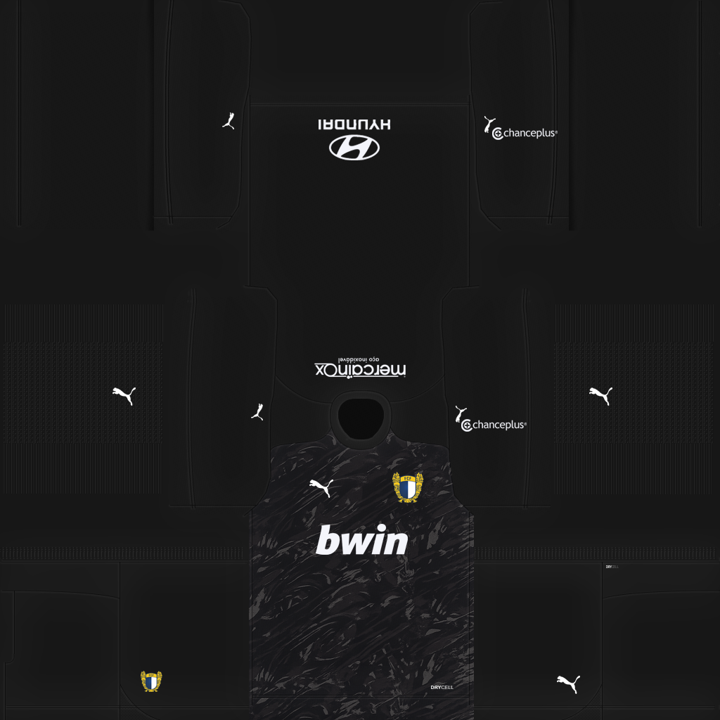 Famalicão Away GK kit
